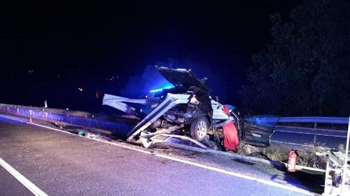 Dos jóvenes fallecen en un accidente en Chantada provocado por un jabalí