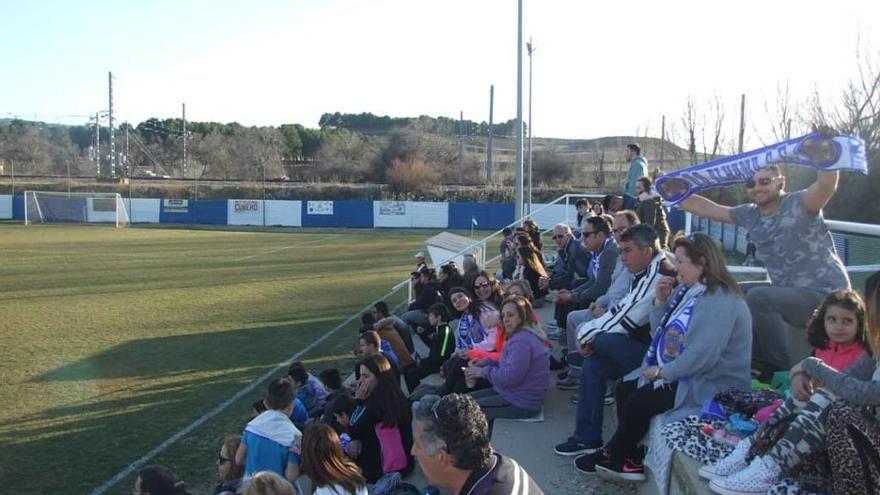 Gradas del campo de la UD Alhama. // @UDAlhama