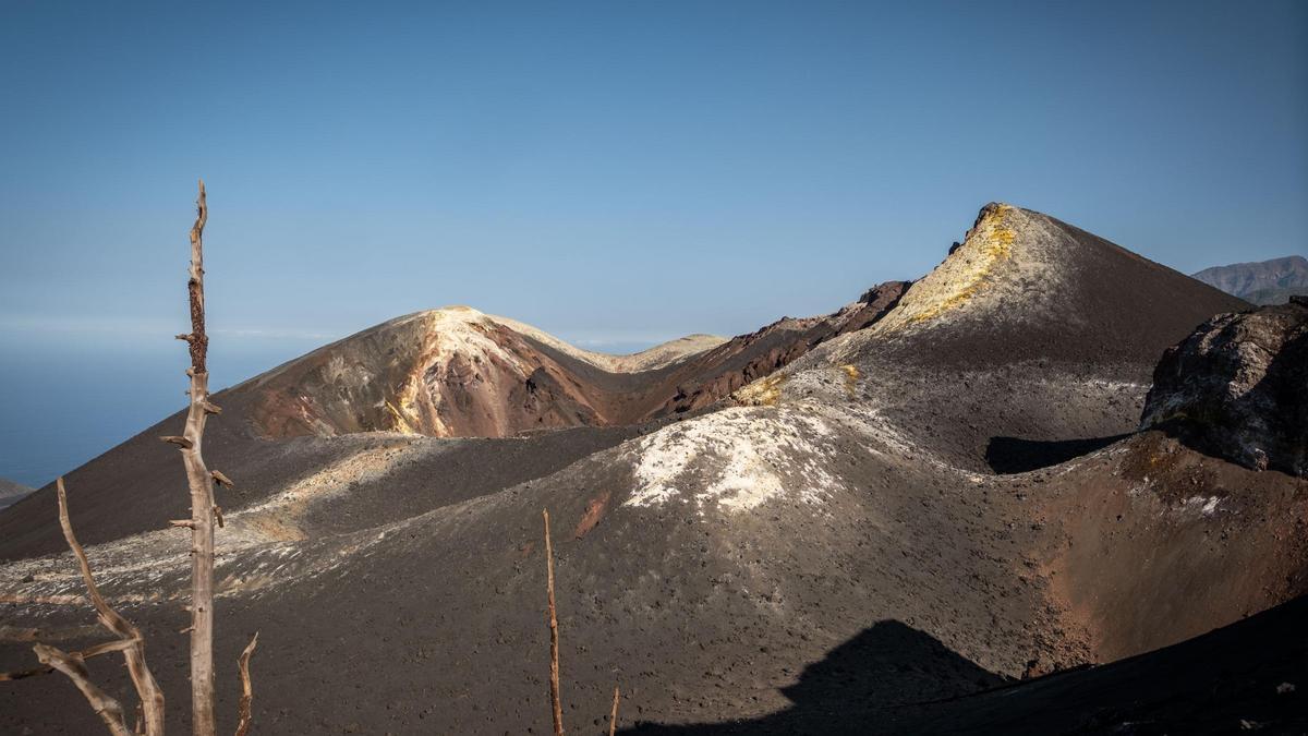Imagen de la cima del volcán Tajogaite.