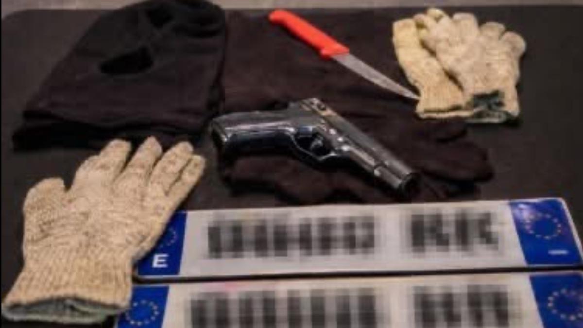 Interceptados en Telde con matrículas robadas, un cuchillo de grandes dimensiones y material para cometer robos