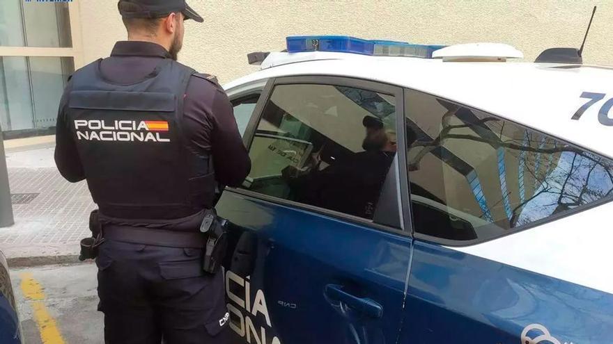 La Policía Nacional alerta a las personas mayores sobre el peligroso timo del botón rojo