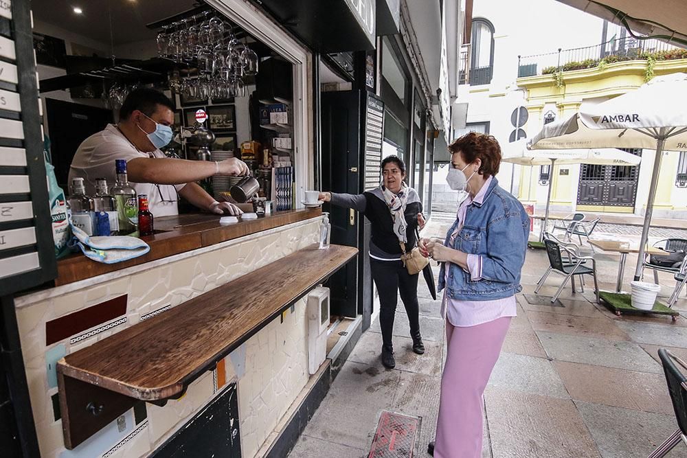 Córdoba en fase 1: desayunos en la calle y comercios a medio gas