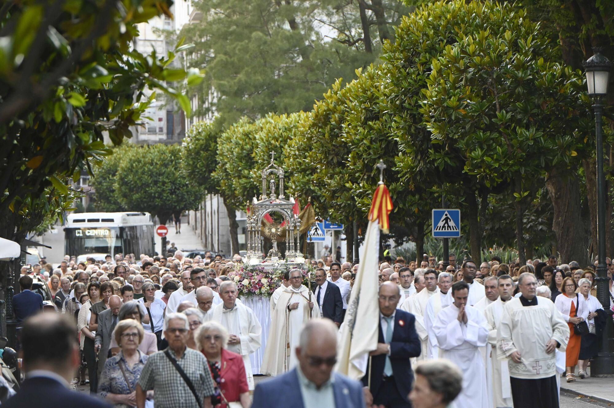 Un año más, los fieles vigueses participaron en una de las fechas más solemnes del calendario religioso, la celebración del Corpus Christi