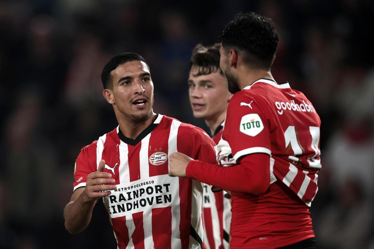 Los jugadores del PSV Eindhoven, en su partido ante el Zwolle