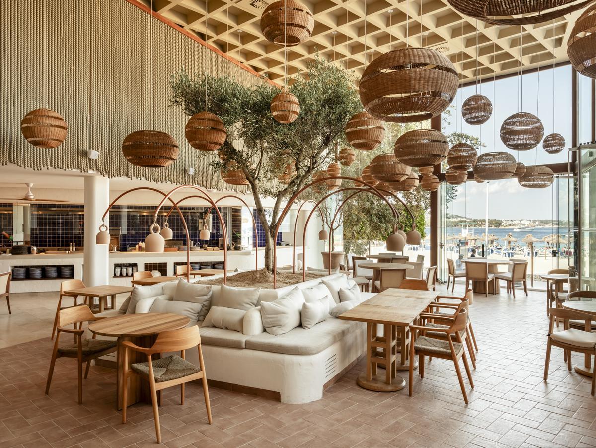 El primer Beso Beach de Mallorca ofrece una propuesta gastronómica de alta calidad.