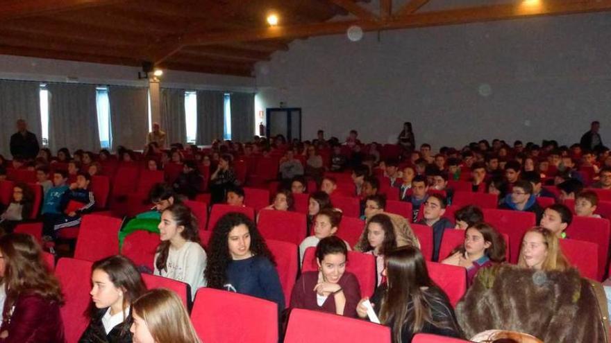 Pleno de mujeres en los premios literarios del instituto