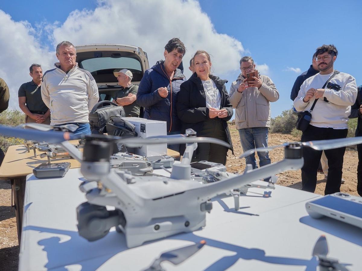 La presidenta del Cabildo de Tenerife, Rosa Dávila, y la consejera de Medio Natural, Blanca Pérez, durante el acto.