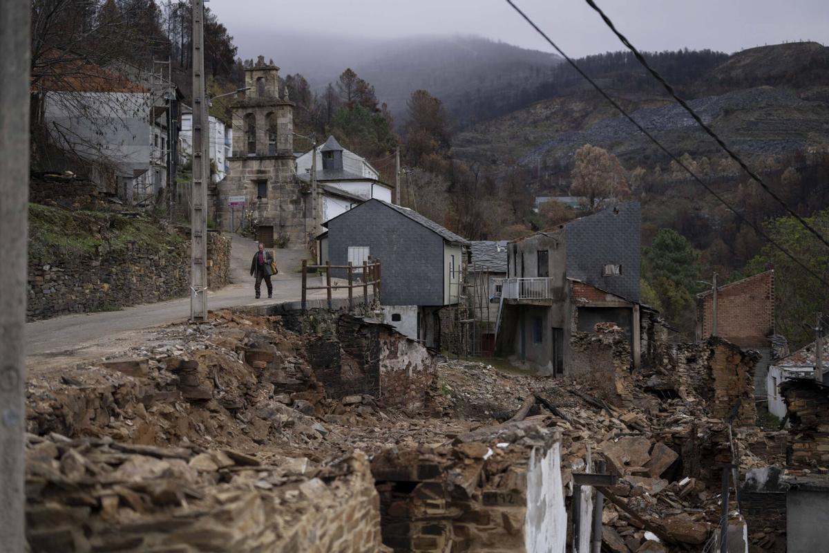 Estado en que quedó San Vicente de Leira, en Vilamartín de Valdeorras, tras los incendios del verano.