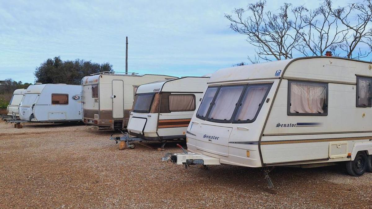 Algunos docentes han llegado a alojarse temporalmente en caravanas.