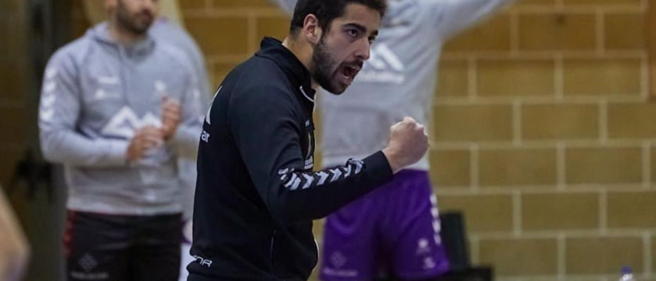 Molada celebra un punto en el último partido del play-off.