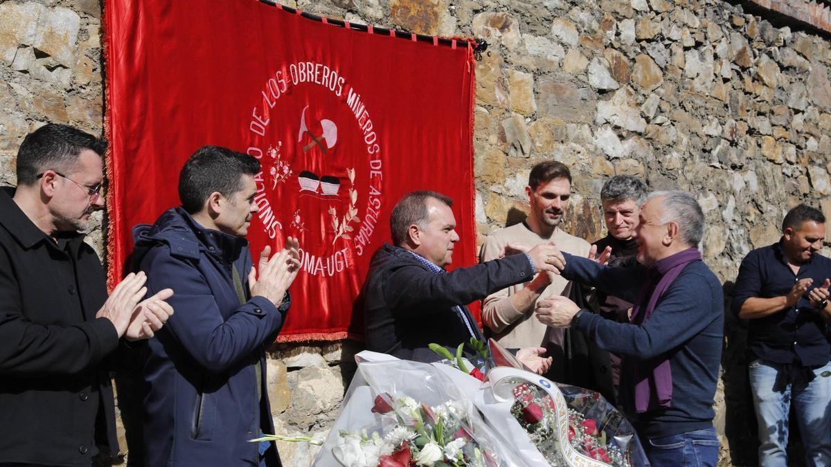 Homenaje a Manuel Llaneza