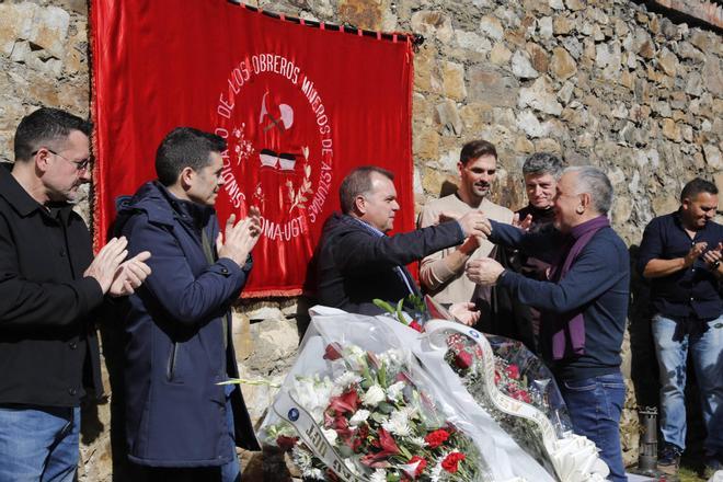 Homenaje a Manuel Llaneza