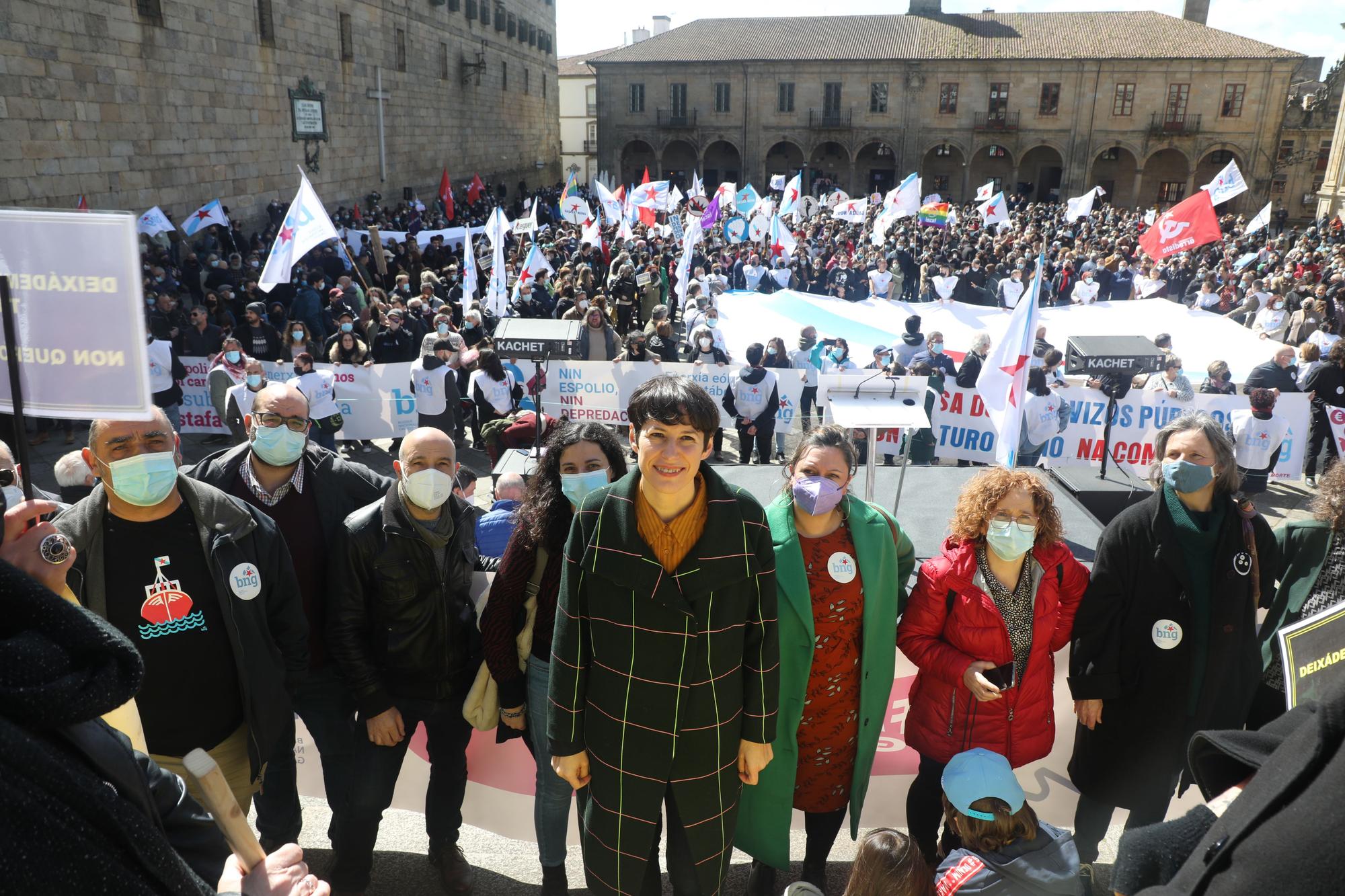 Multitudinaria manifestación contra el alza de los precios convocada por el BNG: "Galiza non atura a suba da factura"