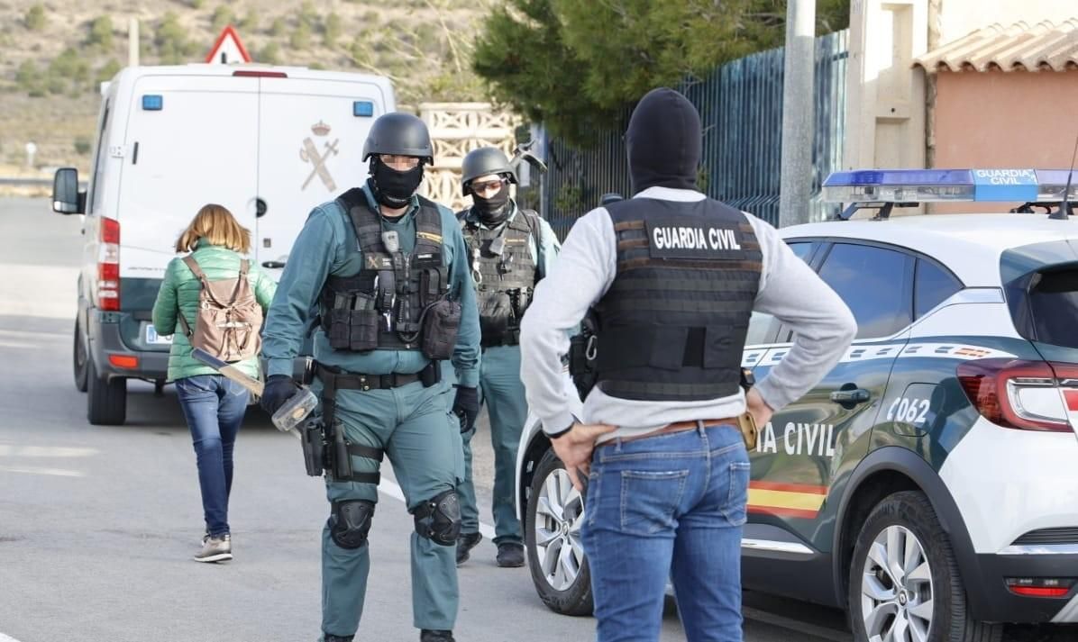 Tiroteo en Alicante: un hombre se atrinchera con una escopeta en un chalet de el Moralet y deja heridos a cinco guardias civiles