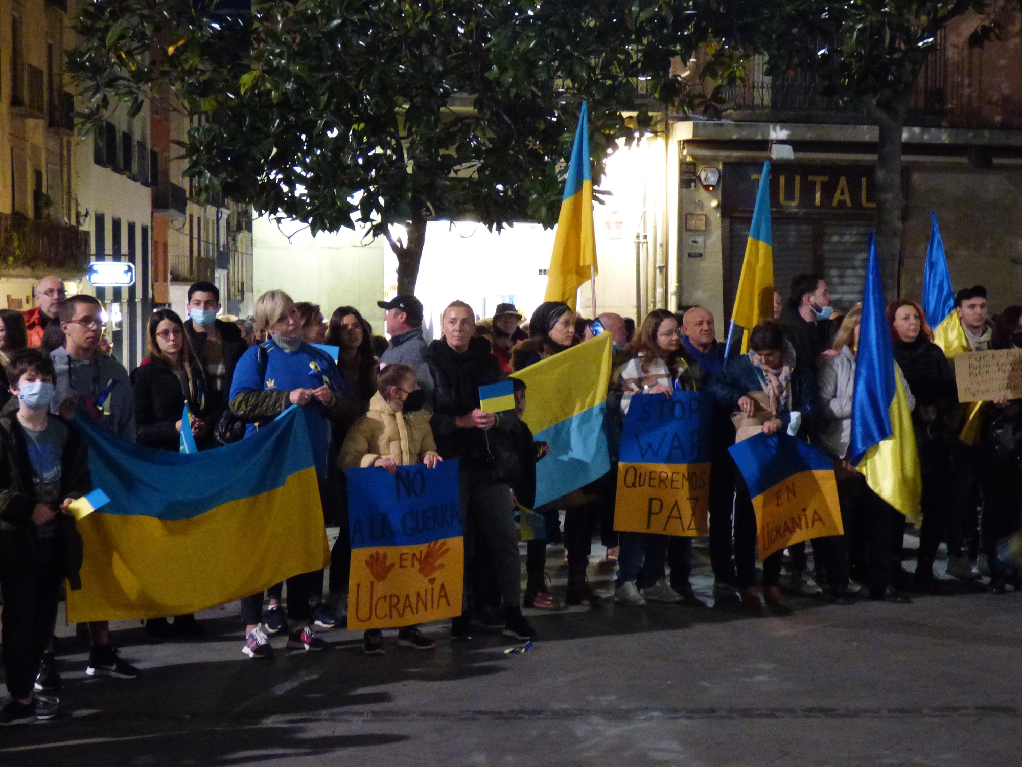 Concentració a Figueres contra la guerra a Ucraïna