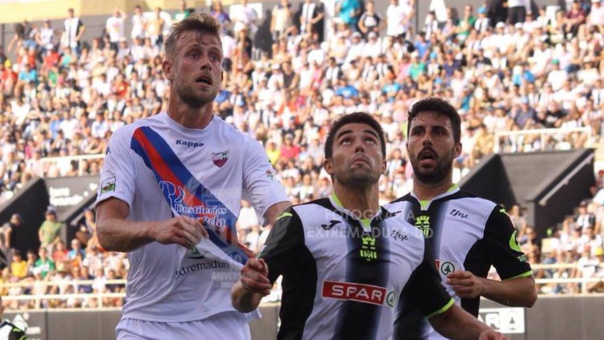 Álex Barrera, durante el partido ante el Cartagena.