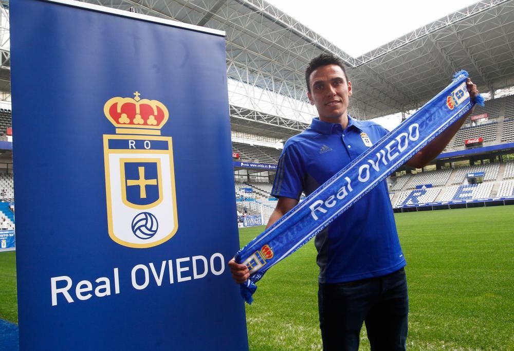 Presentación de Folch como jugador del Oviedo