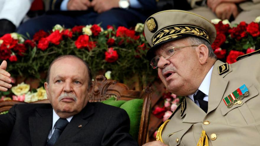 Salah, junto a Bouteflika.