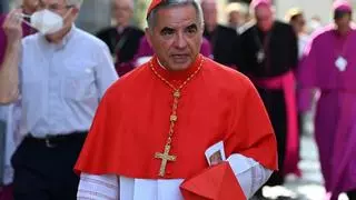 El cardenal Becciu, condenado por malversación, renuncia a participar en el cónclave