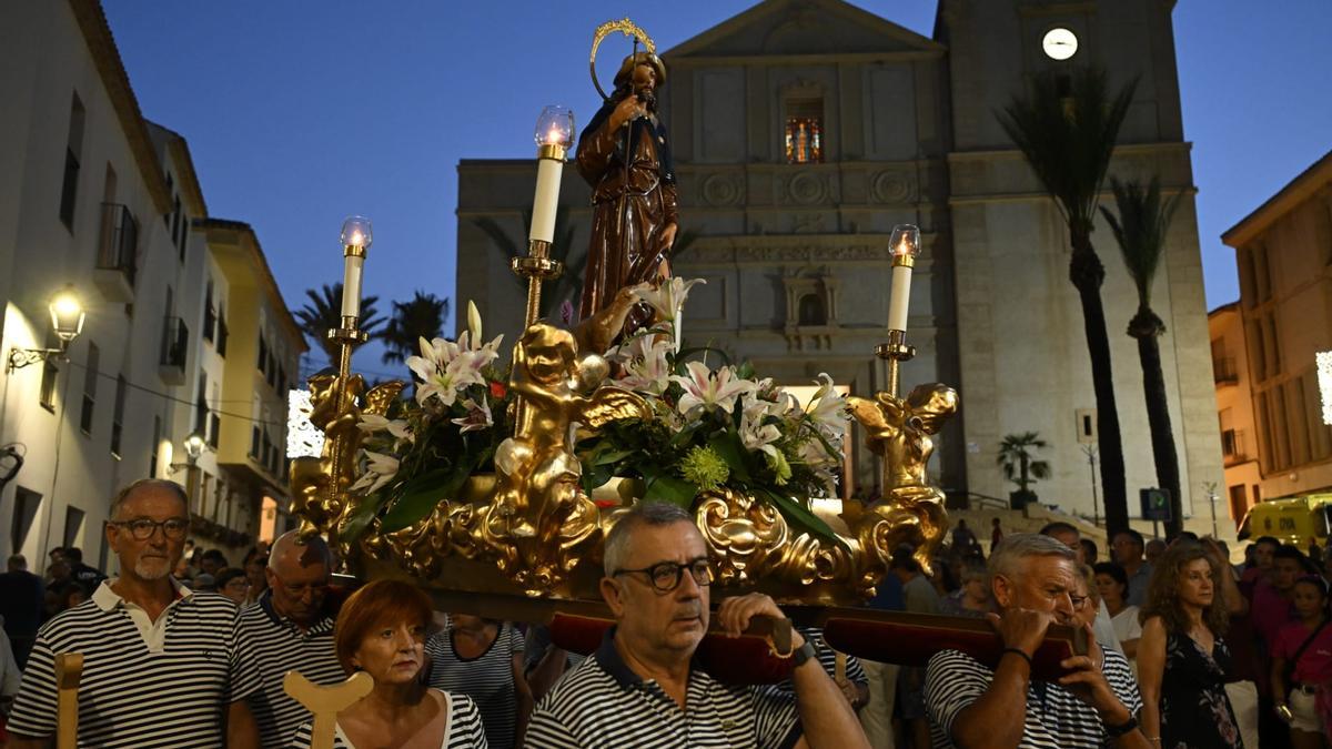 Festes d'Agost en La Nucia: procesión en honor a Sant Roc y la Mare de Déu de l'Assumpció