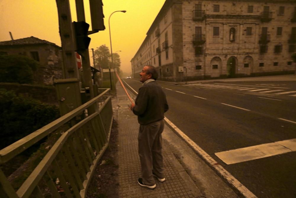 Oscuridad y fuerte olor a humo en toda Asturias