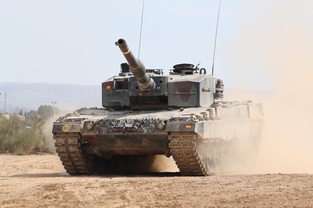Militares ucranianos reciben formación sobre tanques Leopard en Zaragoza