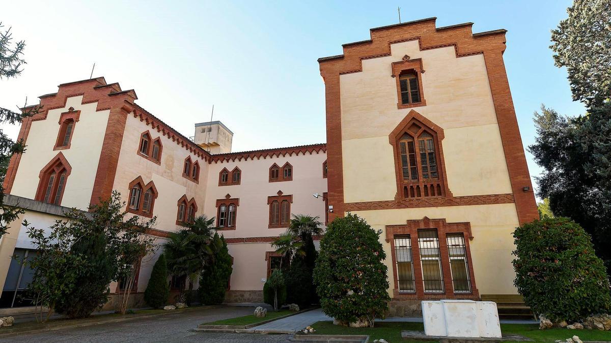 Exterior de la Llar Sant Joan de Déu a Manresa, a l'antic convent de les germanetes dels pobres