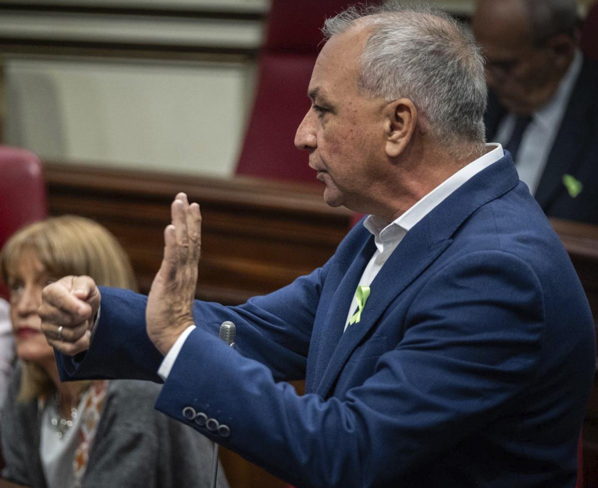 El líder y portavoz parlamentario de NC-Bc, Luis Campos, ayer en un instante del pleno.