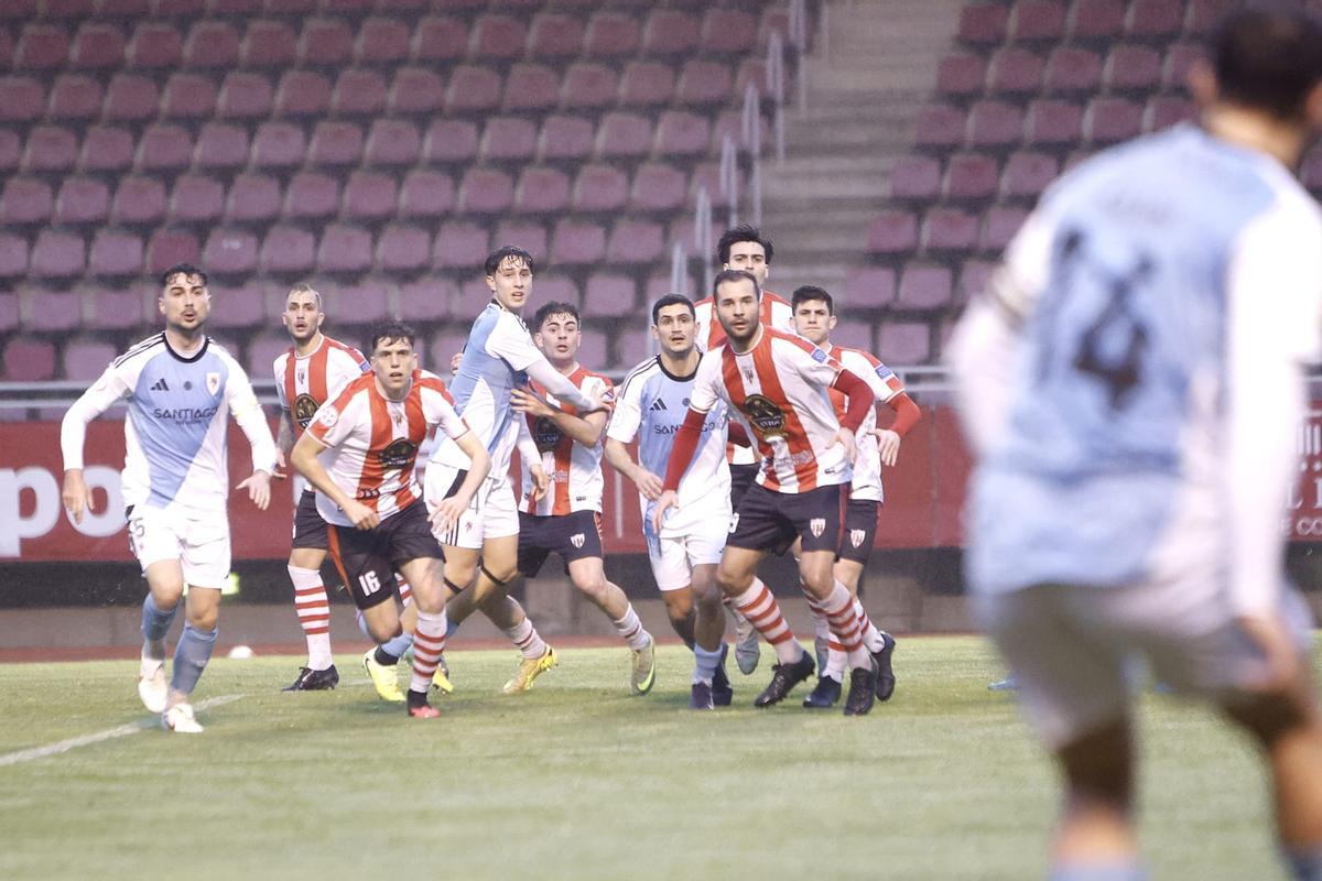 Dos genialidades impulsan al Compostela hacia un triunfo liberador