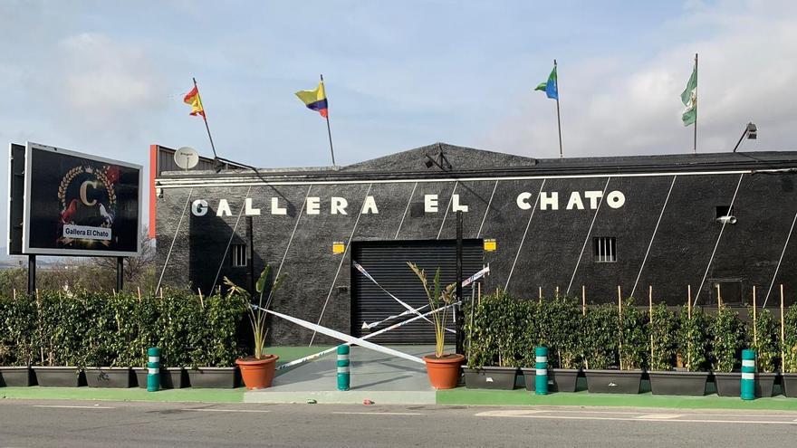 Imagen del local de Aspe conocido como Gallera El Chato donde se celebran peleas de gallos y hoy clausurado.