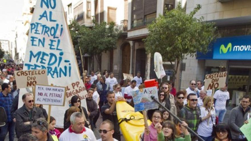 Centenares de personas en Castellón en contra de las prospecciones petrolíferas