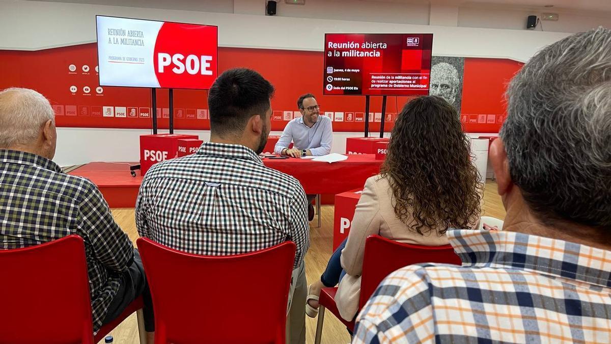 El redactor del proyecto, Héctor Díez, presentó el documento en la sede