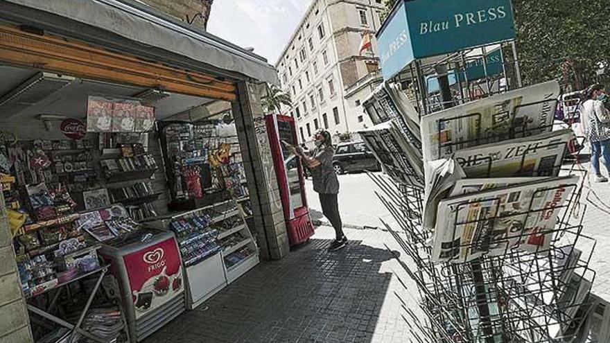 Un quiosco de prensa en el centro de Palma.