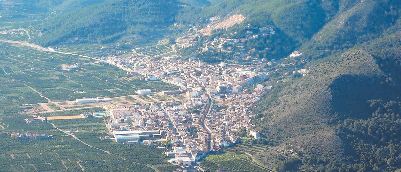 Vista aérea de Palma de Gandia, en primer término, y Ador, a continuación. levante-emv