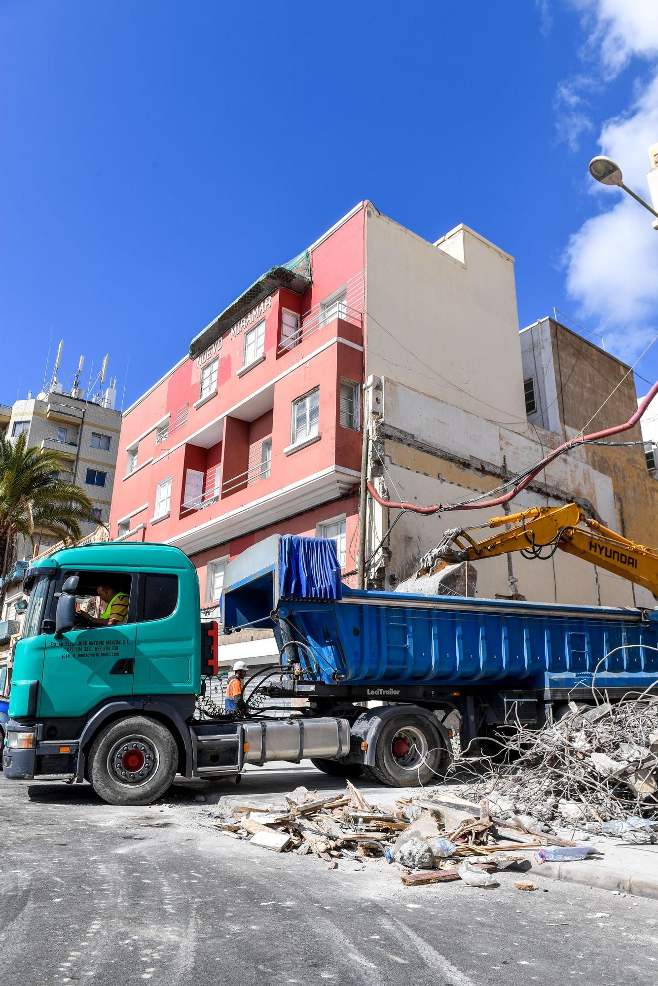 Derribo de viviendas y edificios en el entorno de Manuel Becerra