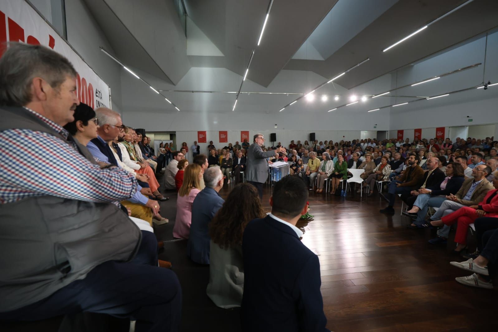 Jesús Ros presenta su candidatura en un gran acto en Torrent