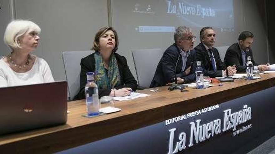 Por la izquierda, Concha Masa, Ana Taboada, Miguel Ángel Presno, Luis Zaragoza y Ricardo Fernández.