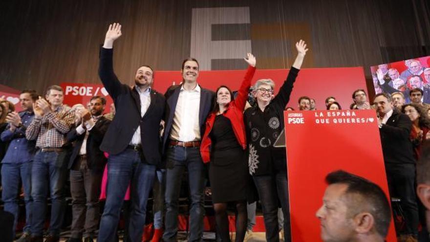 Pedro Sánchez arropa en Gijón a los candidatos del PSOE en Asturias