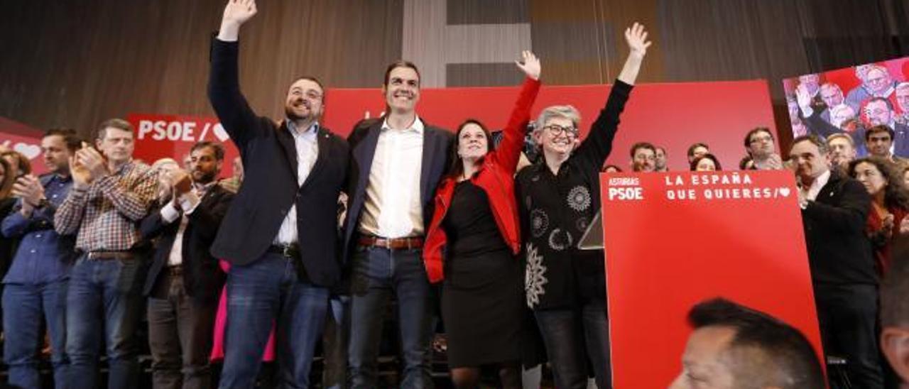 Pedro Sánchez arropa en Gijón a los candidatos del PSOE en Asturias