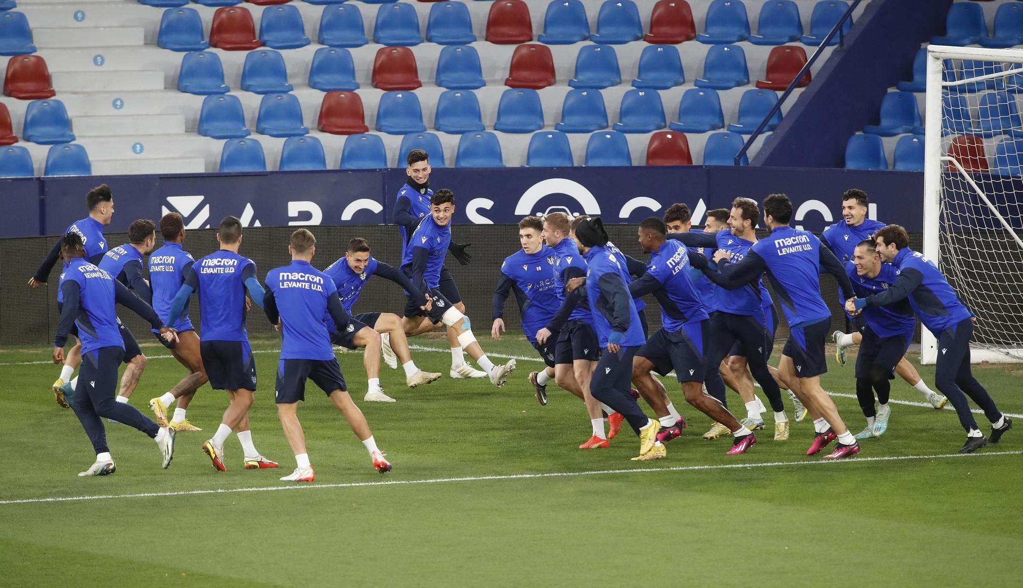 Entrenamiento del Levante Ud