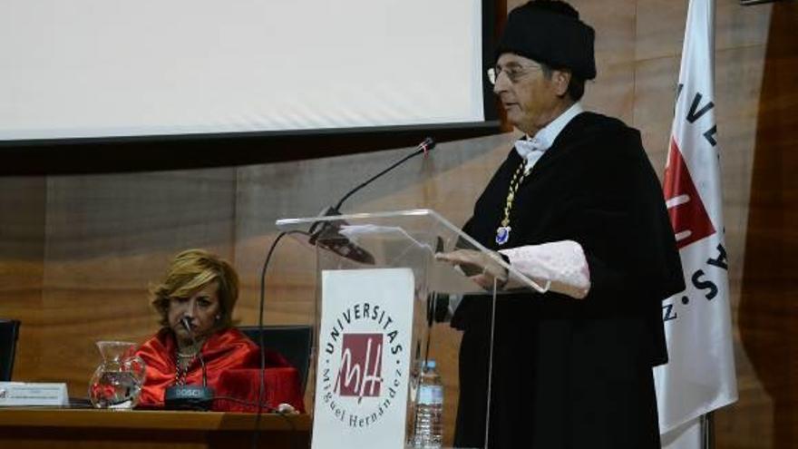 El actual rector de la UMH, Jesús Pastor, durante el acto de apertura del presente curso 2018/19.