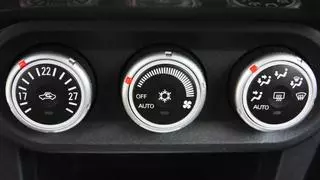 Trucos para soportar el calor en el coche si se estropea el aire acondicionado