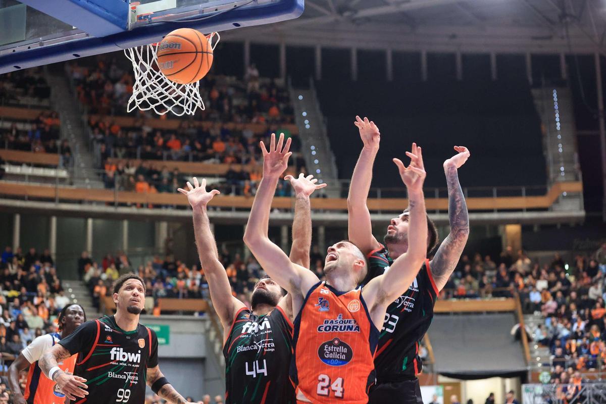 El Leyma Coruña arrasa al Fibwi Palma en el Coliseum (94-72)