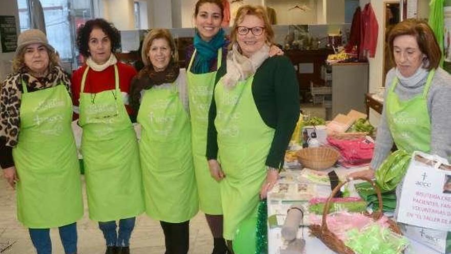 Las voluntarias de la jornada de ayer. // Rafa Vázquez