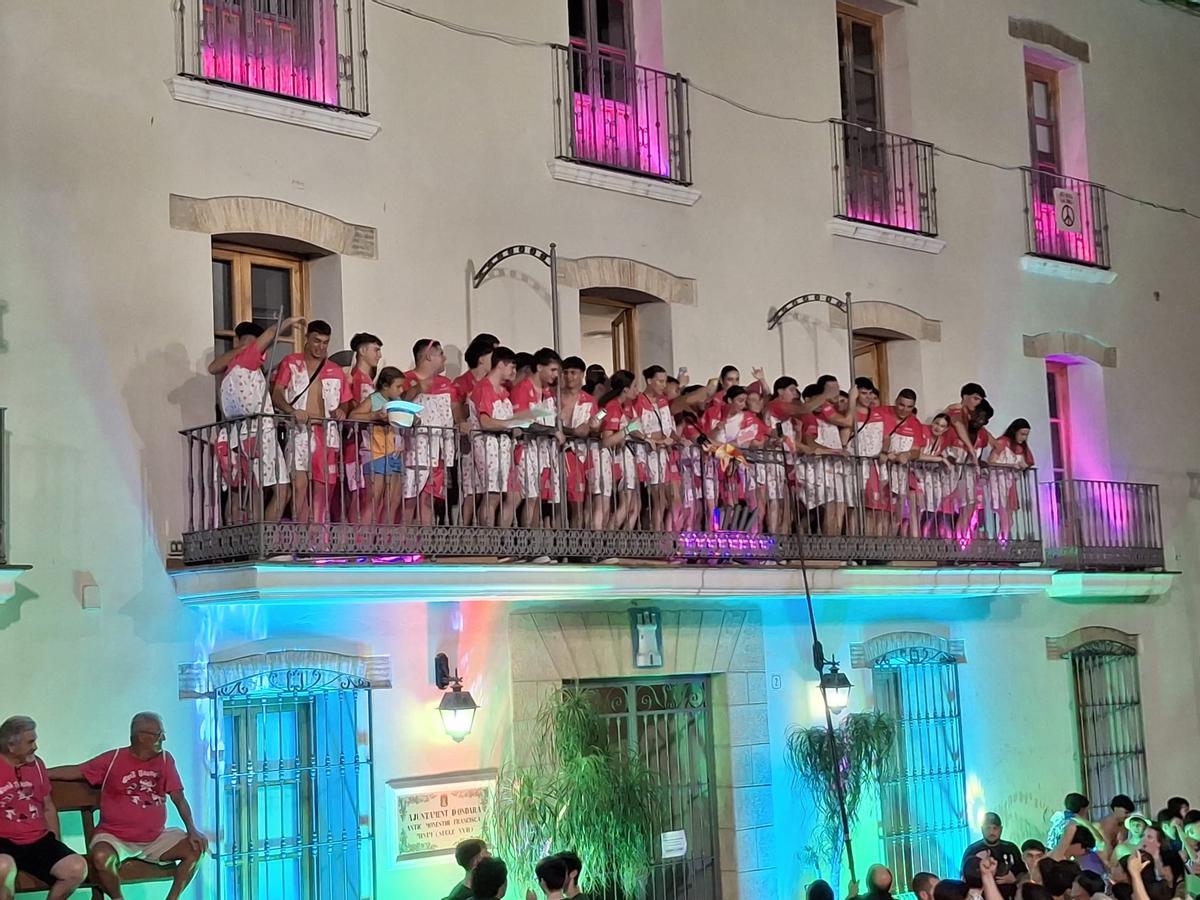 Las imágenes del espectacular inicio de las fiestas populares de Sant Jaume de Ondara Las imágenes del espectacular inicio de las fiestas populares de Sant Jaume de Ondara