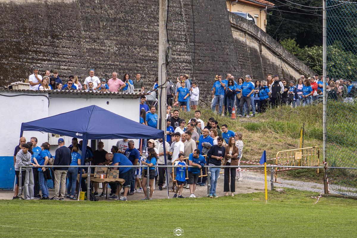 Público a la entrada del campo Vistalegre.