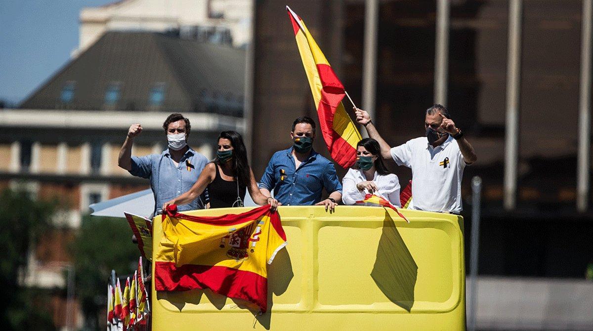 Los líderes de Vox, durante la manifestación contra la gestión de la crisis del coronavirus por parte del Gobierno, el 23 de mayo en Madrid.
