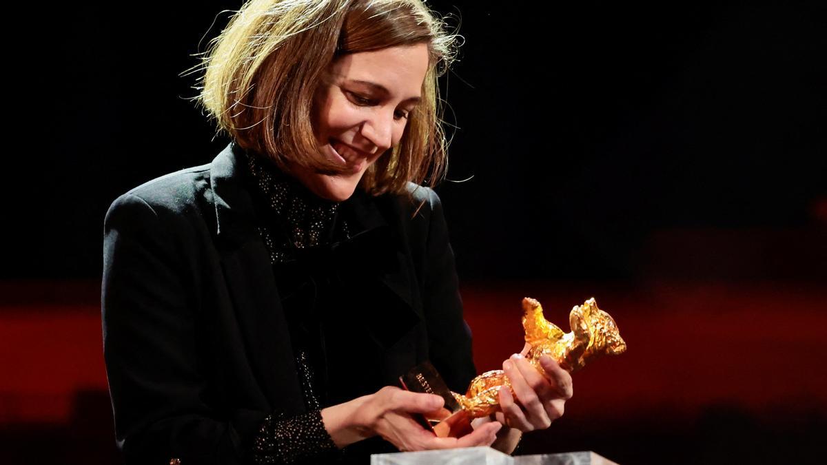 72nd Berlinale International Film Festival in Berlin Director Carla Simon reacts as she receives Golden Bear for Best Film for 'Alcarras' during the awards ceremony of the 72nd Berlinale International Film Festival in Berlin, Germany, February 16, 2022. REUTERS/Hannibal Hanschke