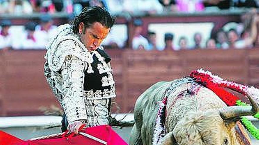 Julio Aparicio, instantes antes de la cogida.