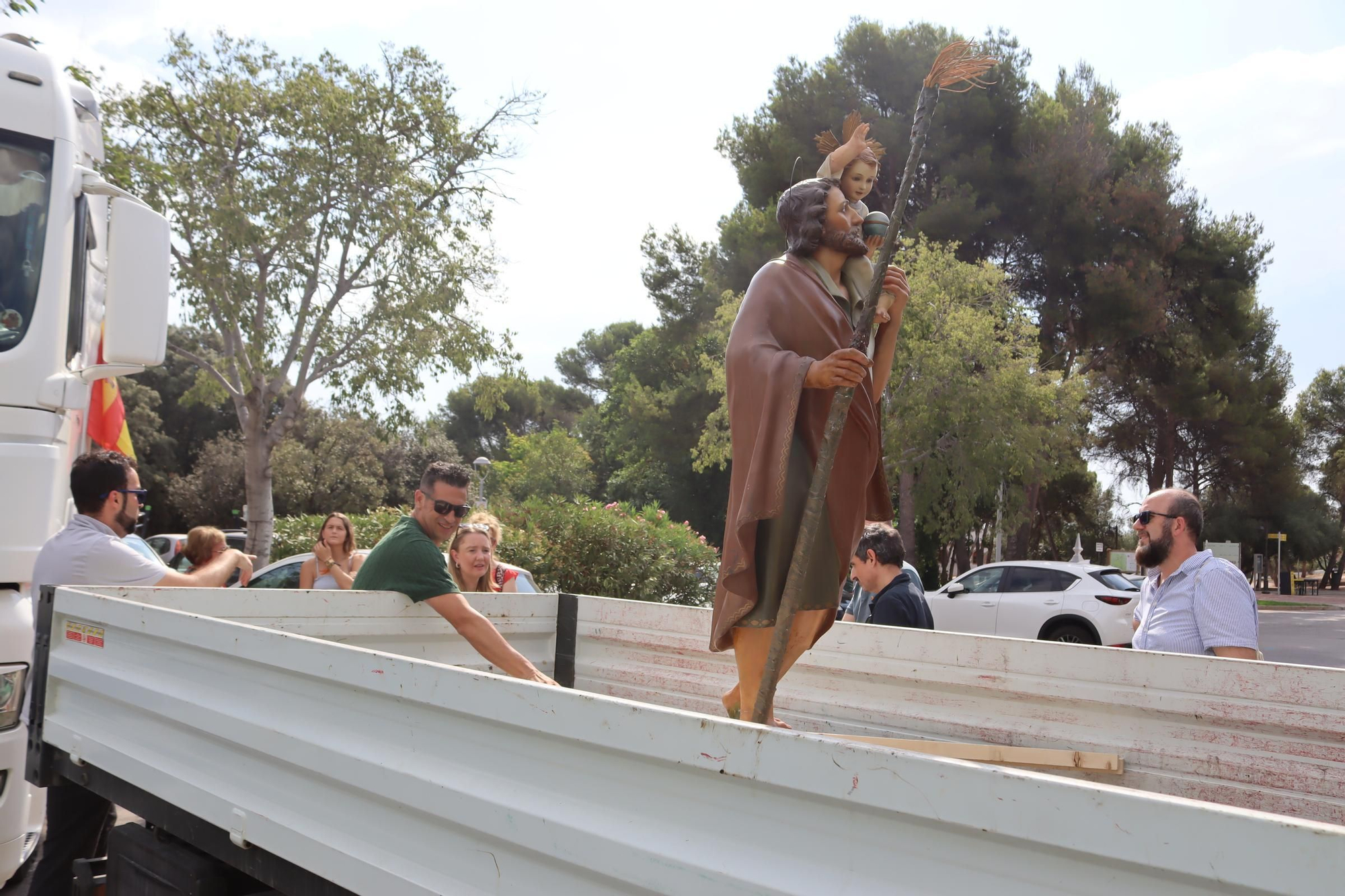 Vila-real celebra la festa de Sant Cristòfol amb la benedicció i desfilada de camions